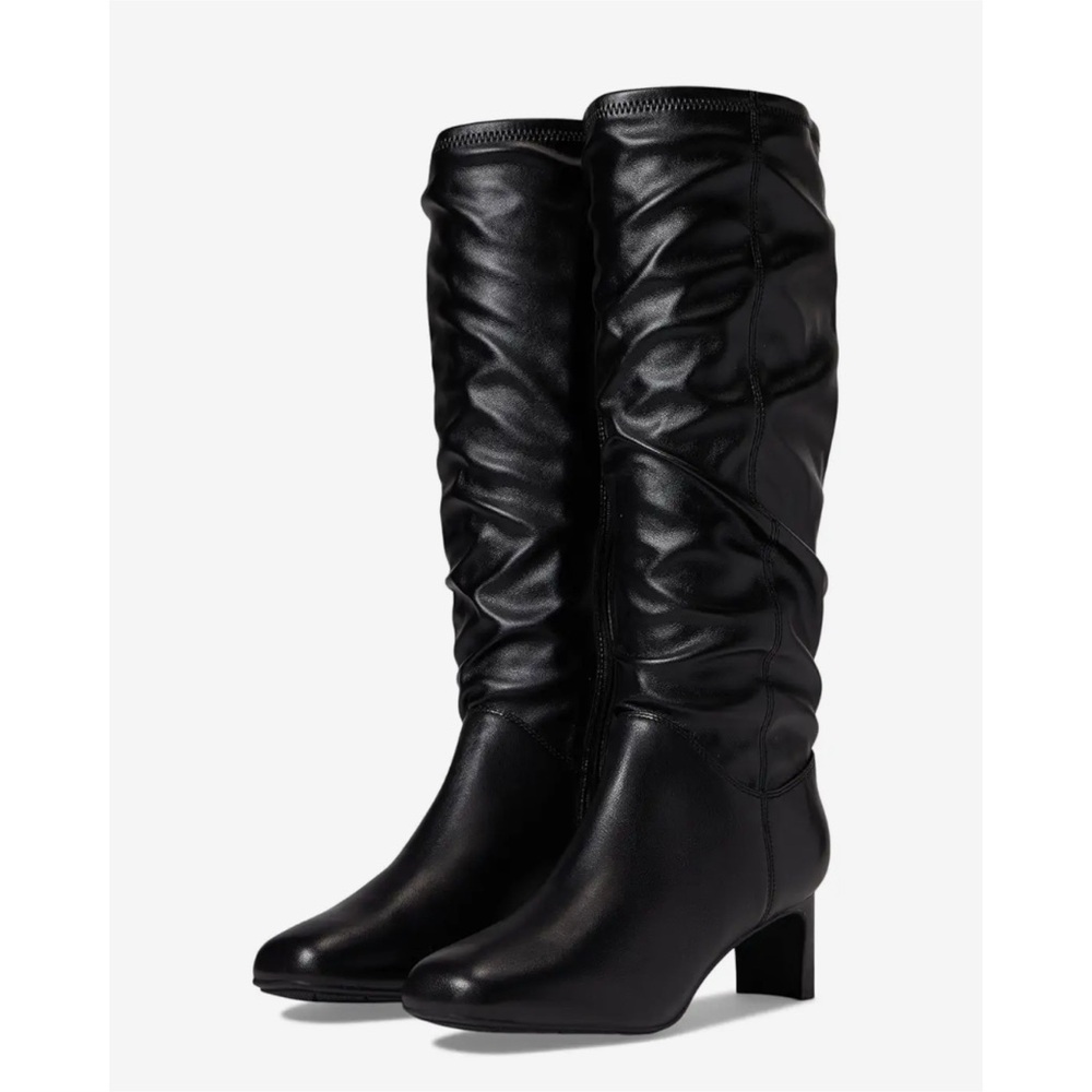 Clarks Kyndall Rise Boots 
Size 8 Wide